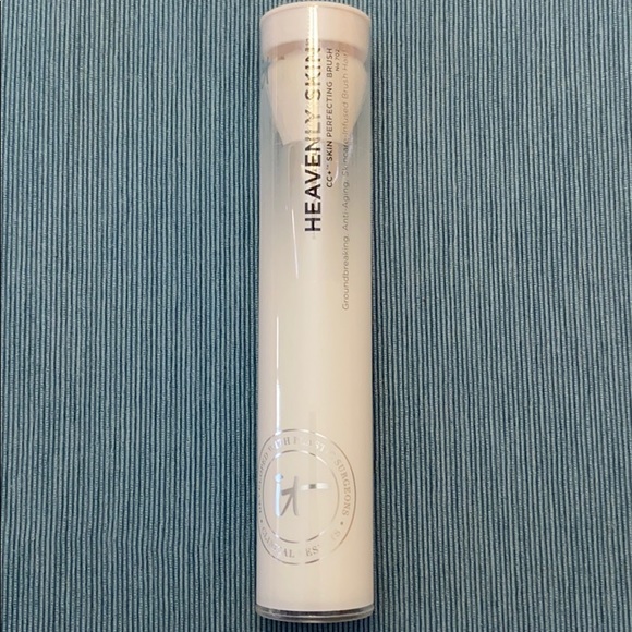 CC+ Skin Perfecting Brush #702 - Picture 1 of 3